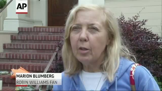 Watch Fans Gather to Remember Robin Williams Video