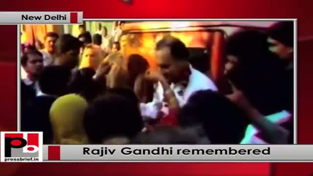 Watch Sonia Gandhi, Rahul, Priyanka pay homage to Rajiv Gandhi on his 70th birth anniversary Video