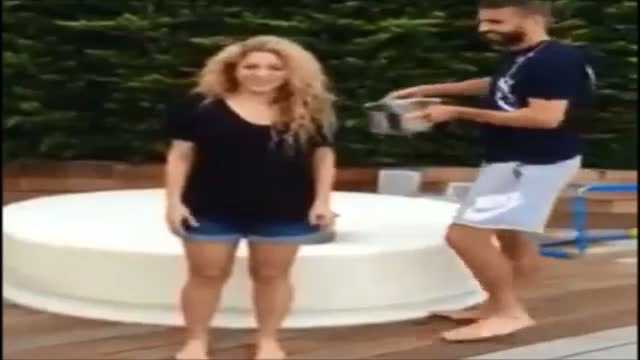 Watch Shakira & Pique Ice Bucket Challenge ALS with Coldplay Gerard Pique and Papa Fra Video