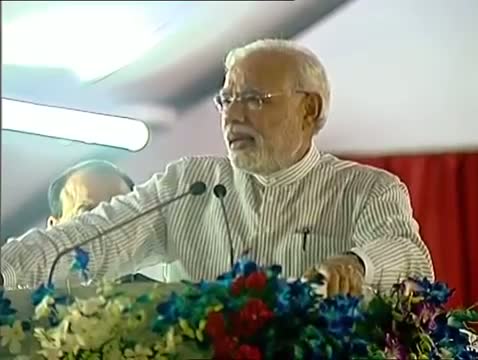 Watch PM Narendra Modi lays foundation stone of Nagpur Metro rail Video