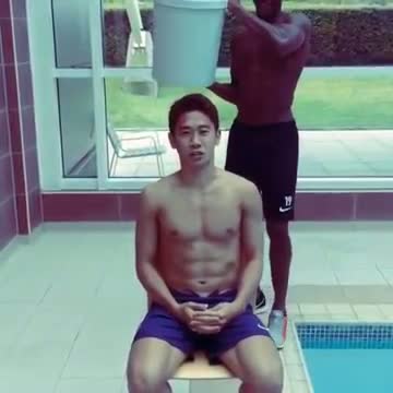Watch Ice Bucket Challenge Shinji Kagawa - Nominates Micheal Carrick Video