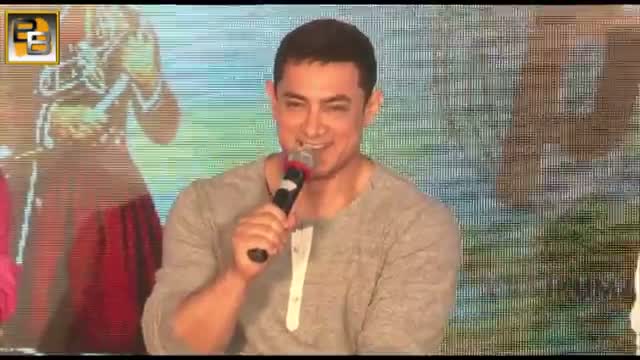 Watch Aamir Khan INSULTS Shahrukh Khan & LAUGHS at HIM Video