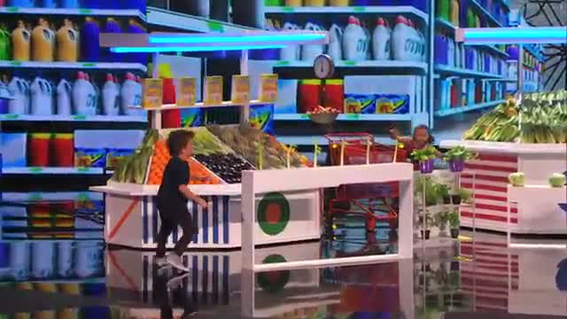 Watch Dom the Bom's Triple Threat: Kids Cut Food with Flying Cards - America's Got Talent 2014 Video