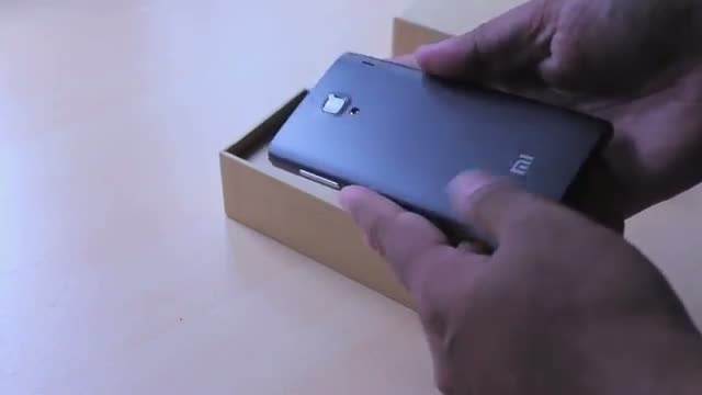Watch Xiaomi Redmi 1S Unboxing Video