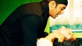Watch Sonam Kapoor's ' Oh My God Moment' with Salman Khan ! Video