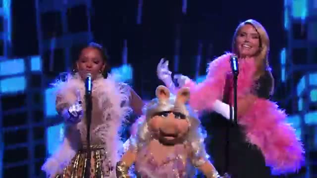 Watch Heidi Klum, Mel B and Miss Piggy Sing "It's Raining Men" - America's Got Talent 2014 Video