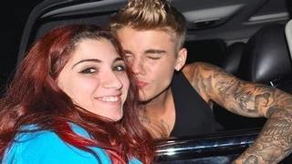 Watch Justin Bieber Kissing Fans in NYC & Loving Them After Stripping at Fashion Rocks Event Video