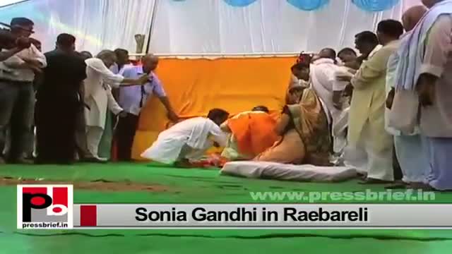 Watch Sonia Gandhi launches various welfare projects in Raebareli (UP) Video