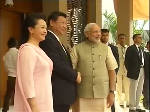 Watch PM Narendra Modi welcomes Chinese President Xi Jinping at Hotel Hyatt Video
