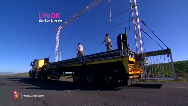 Watch Dare 2 Dance - Akshay Kumar's new challenge, dancing on a moving truck Video
