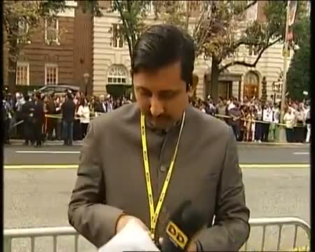 Watch PM Narendra Modi pays tribute to Gandhi's statute in Washington Video