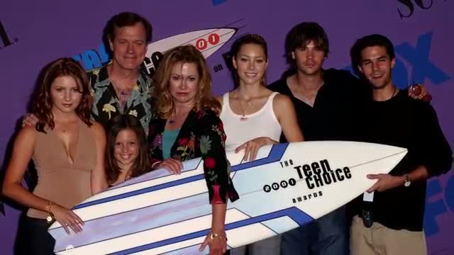 Watch '7th Heaven' Stars Defend Stephen Collins Video