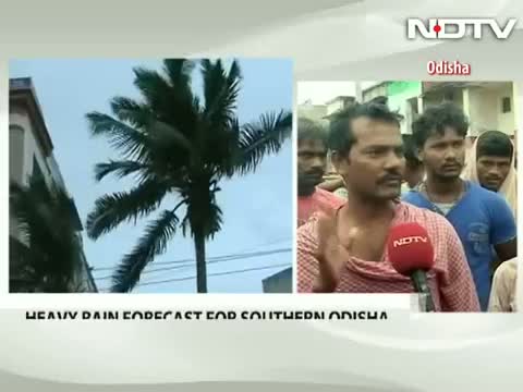 Watch Cyclone Hudhud races towards Andhra Pradesh and Odisha Video
