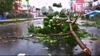 Watch Cyclone Hudhud hits Andhra Pradesh coast Video