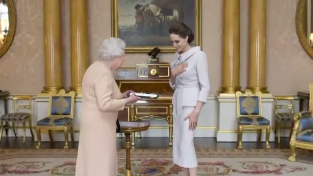 Watch ANGELINA JOLIE'S Private Audience with QUEEN ELIZABETH II Video