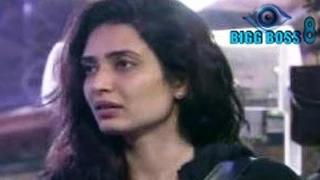 Watch Bigg Boss 8 15th October 2014 Episode 24 | Karishma Tanna EMOTIONAL BLACKMAIL Video