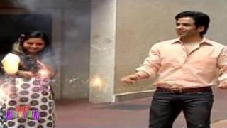 Watch Bollywood Stars Glittered at Tushar Kapoor's Diwali bash Video