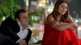 Watch Salman Khan intentionally throws Rimi Sen into the pool - Kyoki Video