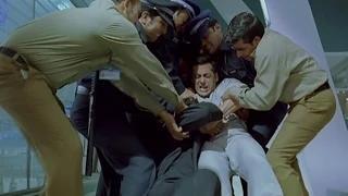 Watch Salman Khan gets violent with Om Puri - Kyoki Video