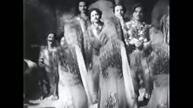 Watch Paadupatta Thozhilali - Uday Kumar, B.Saroja Devi - Yanai Pagan - Tamil Classic Song Video