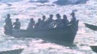 Watch Akkarai Illaa - Prabhu, Anjali, Sanghavi - Kattumarakaran - Tamil Classic Song Video