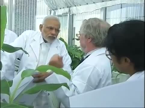 Watch PM interacts with students and scientists at QUT Video