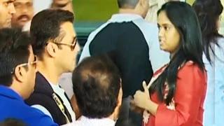 Watch Salman Khan & Arpita Khan SPOTTED at the AIRPORT Video