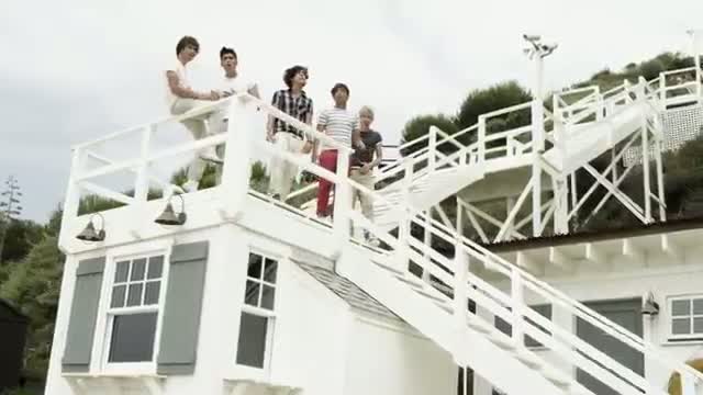 Watch One Direction - What Makes You Beautiful Video