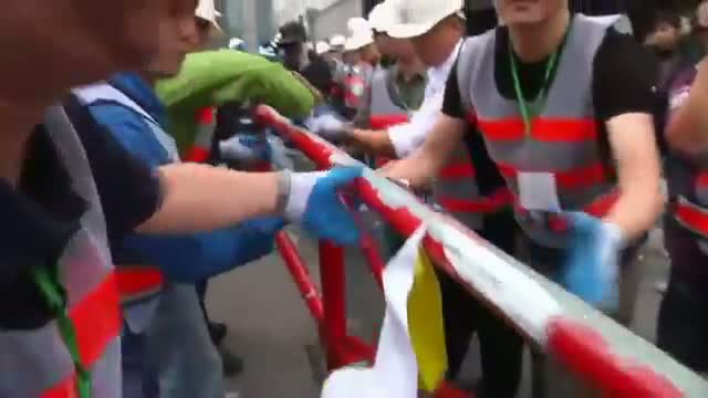 Watch Hong Kong Protester Barricades Removed Video Video
