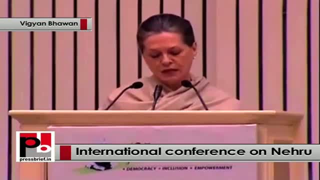 Watch Sonia Gandhi recalls Pt NehruÃ¢â‚¬â„¢s contribution in strengthening democracy and secularism Video