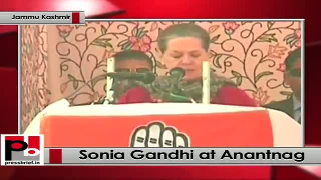 Watch J&K polls - At Anantnag, Sonia Gandhi lashes out at Modi govt for slow flood relief works Video