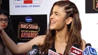 Watch Alia Bhatt ABUSES a reporter at Big Star Entertainment Awards 2014 Video Video