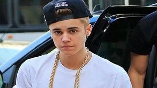 Watch Justin Bieber Gets Pissed Off With A Hater & Replies Back In Style Video Video