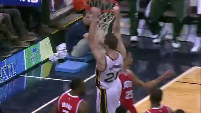 Watch NBA: Gordon Hayward Drives in for the Smash Over Sefolosha Video