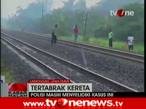 Watch Berita Terbaru Seorang Pria Paruh Baya di Lamongan Tewas Tertabrak Kereta 6 Januari 2015 Video