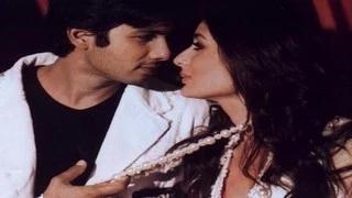Watch Kareena Kapoor Khan to ROMANCE ex boyfriend Shahid Kapoor Video Video