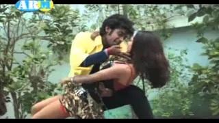 Watch Kable Debu Adha Hissa - Bhojpuri Hot Song | Vicky Raj Video