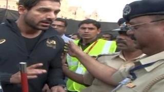 Watch John Abraham STOPPED by POLICE at Mumbai Marathon 2015 Video