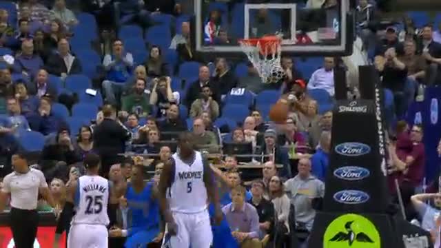 Watch NBA: Rajon Rondo Fakes Out Young and Williams for the Easy Score Video