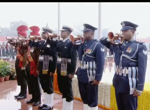 Watch PM Narendra Modi pays tribute to martyrs at Amar Jawan Jyoti Video