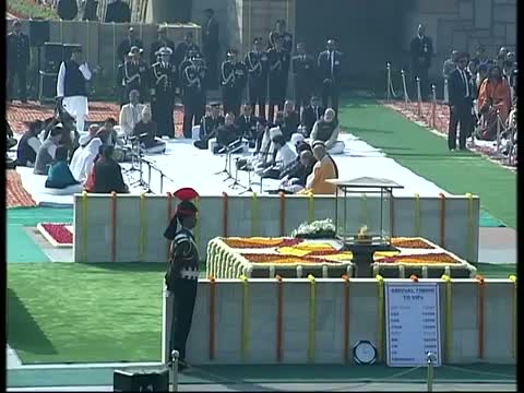 Watch Narendra Modi At Rajghat Video