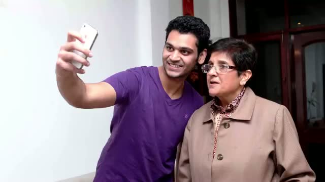 Watch Kiran Bedi in EXCLUSIVE CM Special at the Radio Mirchi Studio! Video