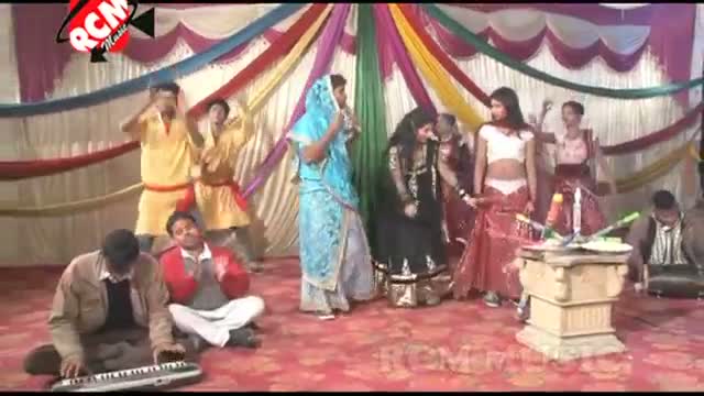 Watch Dhoriya Par Pichkari Marta - New Bhojpuri Hot holi Song | Khushboo Tiwari Video