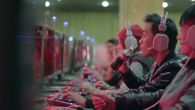 Watch Official Coca-Cola "Big Game" Commercial 2015 - MakeItHappy Video