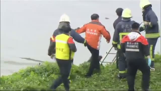 Watch Plane Crashes Into River in Taiwan Video Video