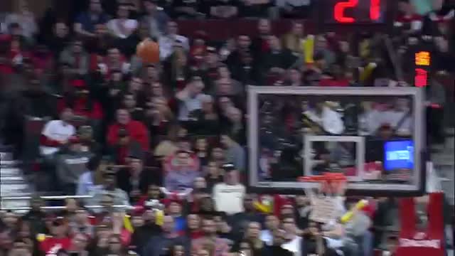 Watch NBA: Ben McLemore Flies High for the Follow Slam Video