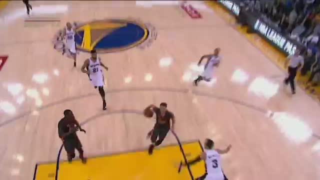 Watch NBA: Stephen Curry Goes Behind His Back for the Fancy Layup Video