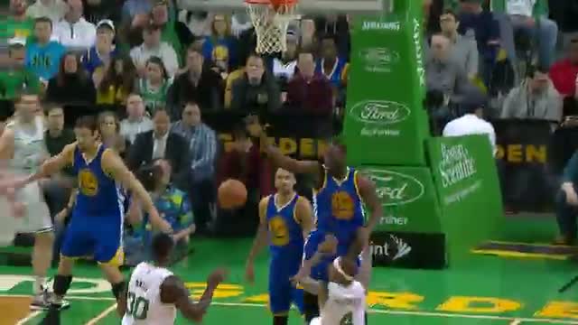 Watch NBA: Brandon Bass Throws Down the Hammer on Andrew Bogut Video