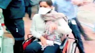 Watch Sonam Kapoor Gets Swine Flu - Returns To Mumbai Video