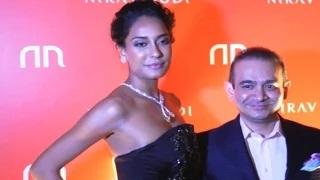Watch Gorgeous Actress Lisa Haydon Attends A Boutique Launch! Video